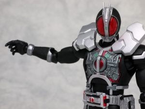 Action figure S.H.Figuarts Kamen Rider Faiz Axel Form 01