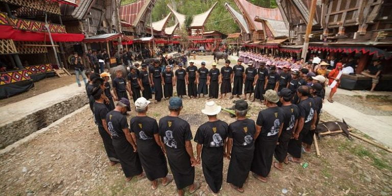 Upacara Pemakaman “Rambu Solo”
