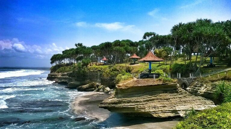 pantai batu hiu pangandaran