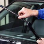 Lindungi dan Rawat Mobil Dari Kaca Jernih hingga Perlindungan Terbaik membersihkan wiper kaca mobil