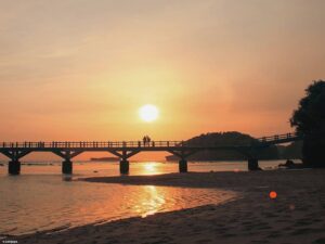 sunset di pantai balekambang